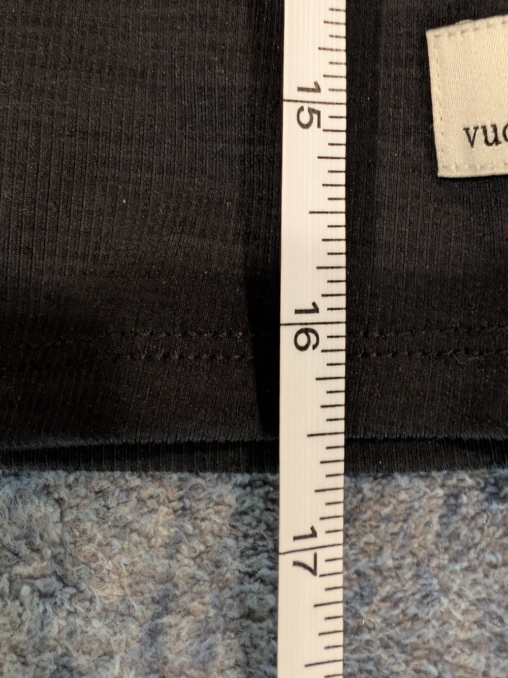 Vuori Black Scoop-Neck Cropped Top - Women - Picture 6 of 6
